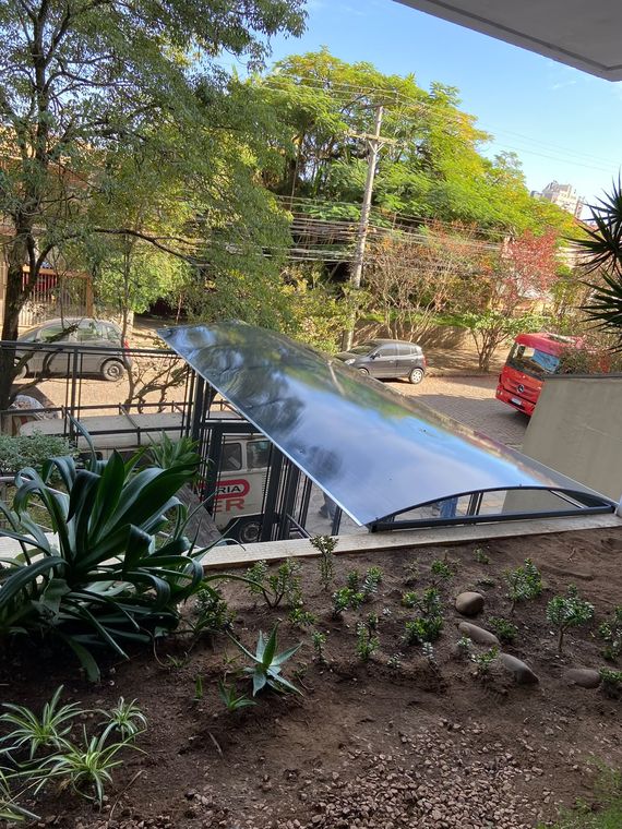 Toldo curvo em policarbonato
